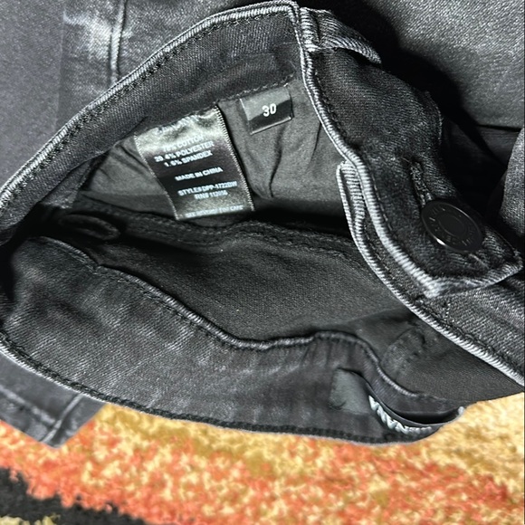 Zenana Black Distressed Skinny Jeans Women 30 never worn NWOT - Picture 9 of 9